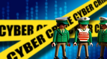 police officers 2556095 1920