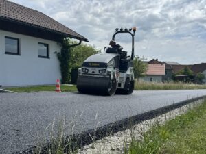 Walze beim Asphaltieren